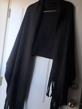 Steve Madden Black Knit Fringe Shawl